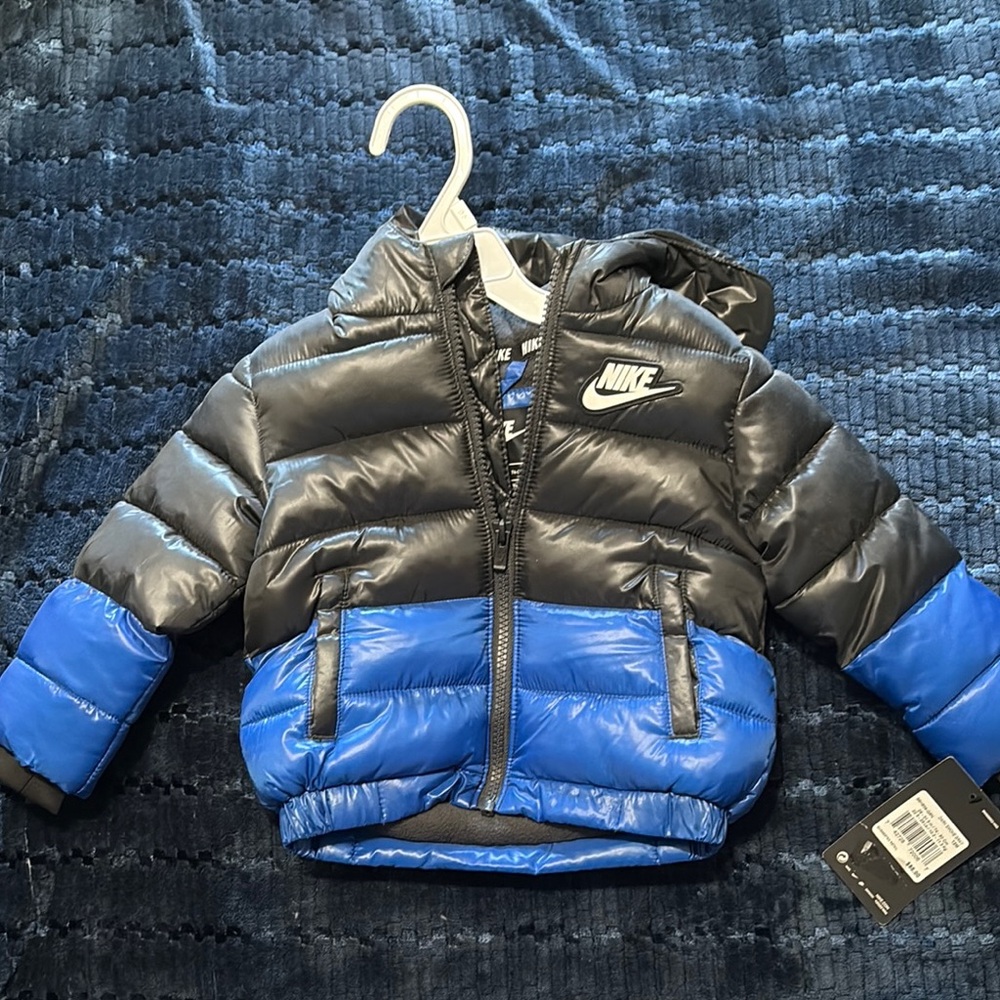 Baby Nike Kids Puffer Jacket in Black and Blue